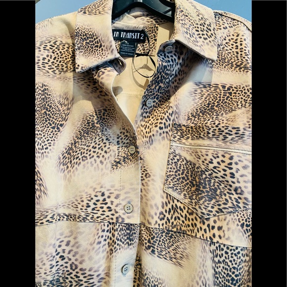 In Transit 2 Animal Leopard Cheetah Print 100% Leather/Suede Button Front Shirt - Picture 3 of 5